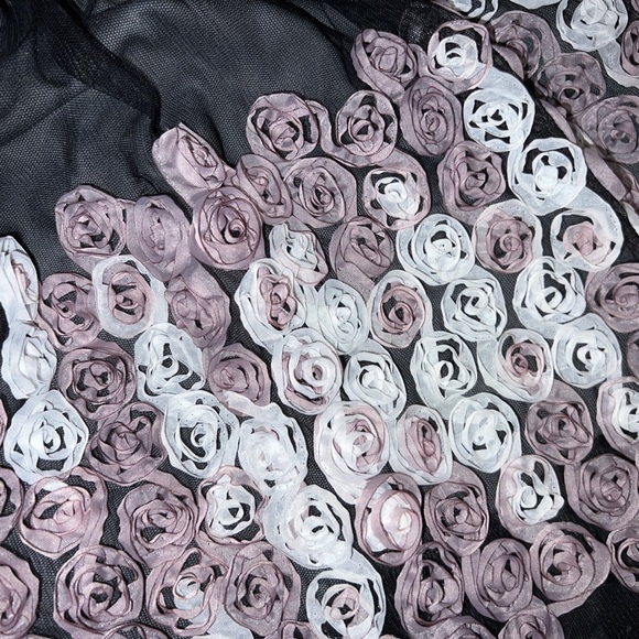 A line mini skirt with rose appliqués - Picture 5 of 5